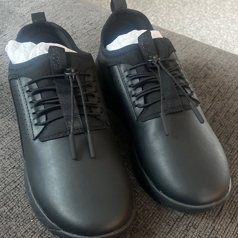 NIB CLOVE ALL BLACK NURSING SHOES SIZE W8.5